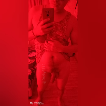 Yo en mi cuarto rojo