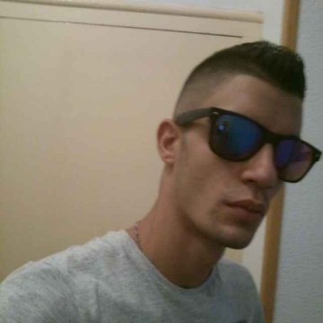 este tio me pone a 1000 photo 1